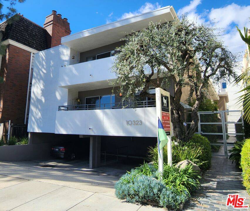 10323 Missouri Ave 12BR Beverlywood La