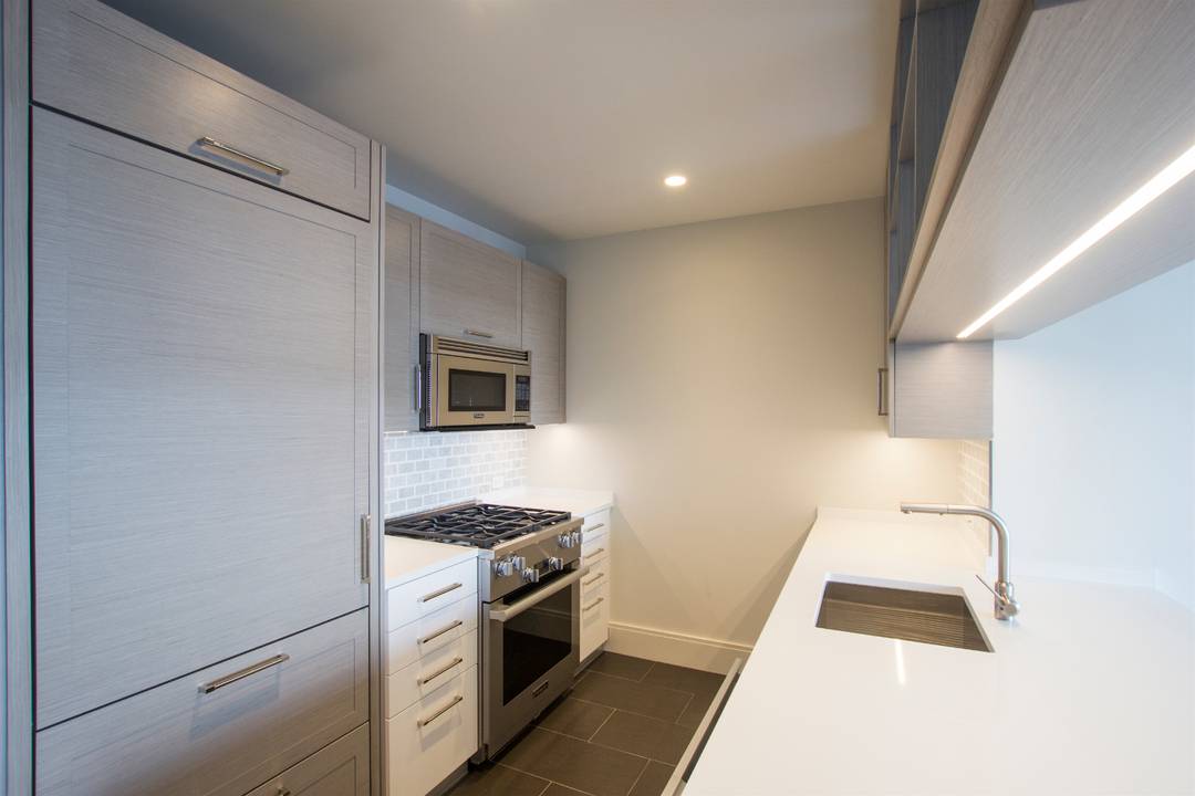 With sweeping views of the city from sunrise to sunset 555TEN towers over the new West Side.