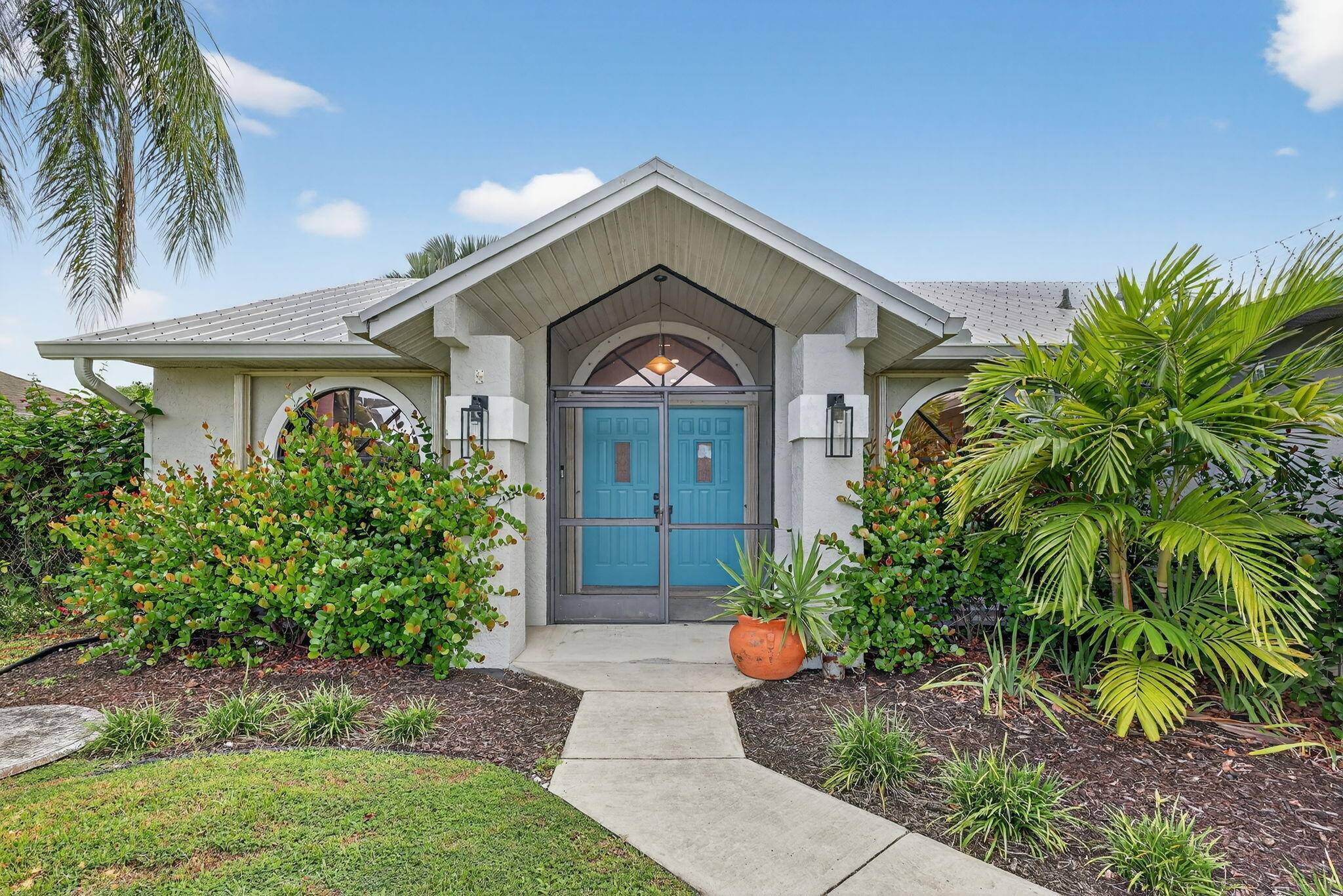 Come see this updated 3 bed, 2 bath pool home in the Southbend area.