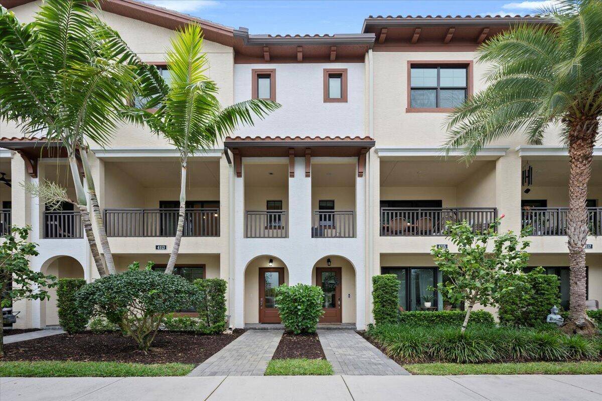 Amazing Townhouse in the sought after Alton neighborhood !