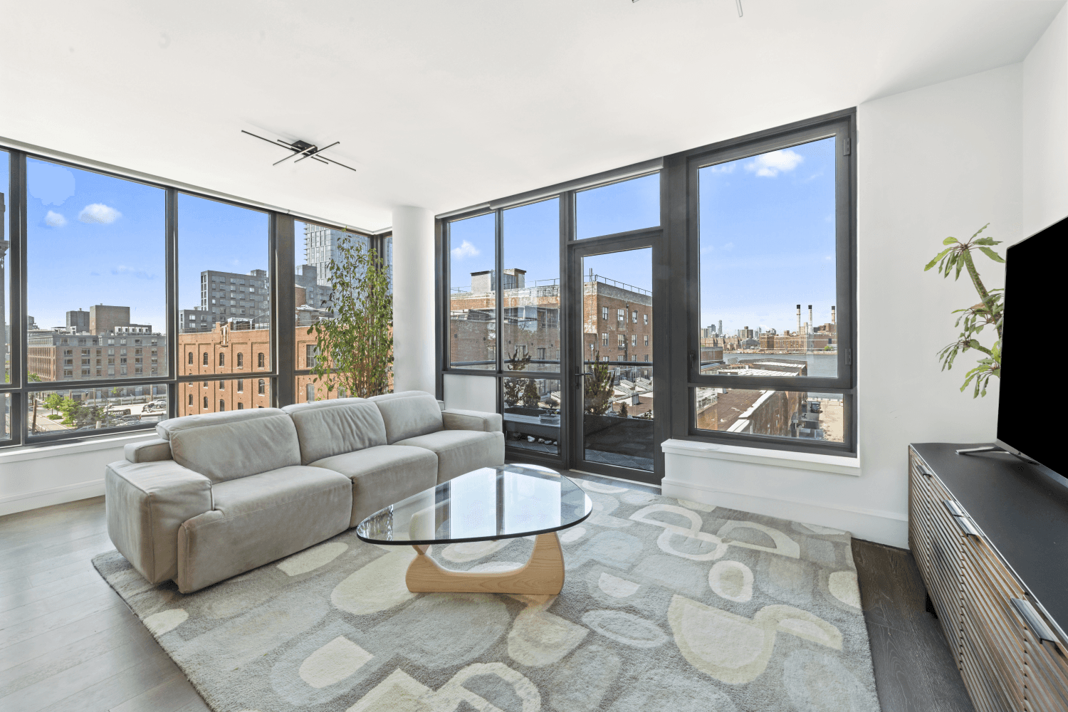 MODERN GREENPOINT LUXURY W BALCONY, GORGEOUS AMENITIES, amp ; AVAILABLE PARKING Incredible light, luxurious amenities, and timeless skyline views coalesce in this contemporary 2 bedroom, 2 bathroom corner condo with ...