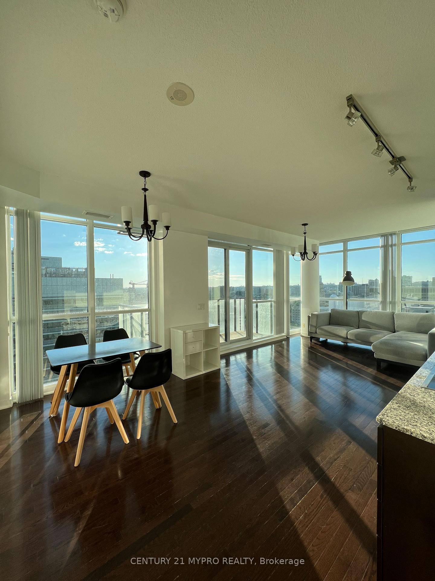 Live in this Upscale Manhattan Style Design 2 Bedrooms, 2 Bathrooms, 870sqft high floor spacious corner unit with NO OBSTRUCTION, CLEAR VIEWS, NW exposure with beautiful sunsets.