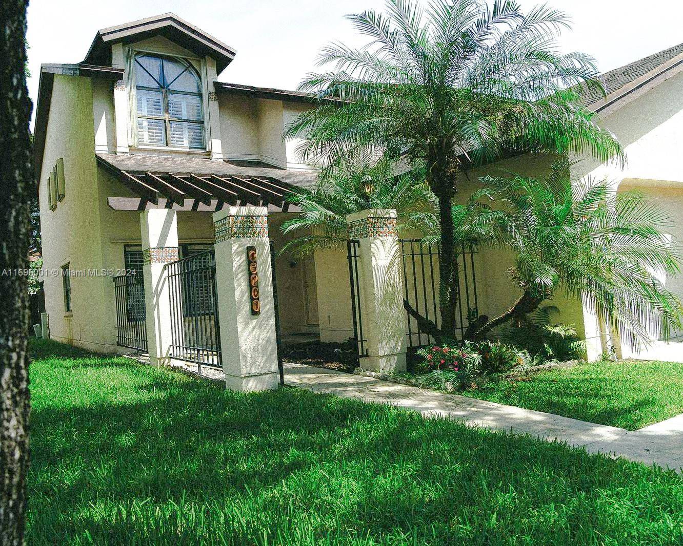 Lowest priced and Largest unit in the community 1 car garage and low HOA, large rooms throughout, oversized master suite with walk in closet.