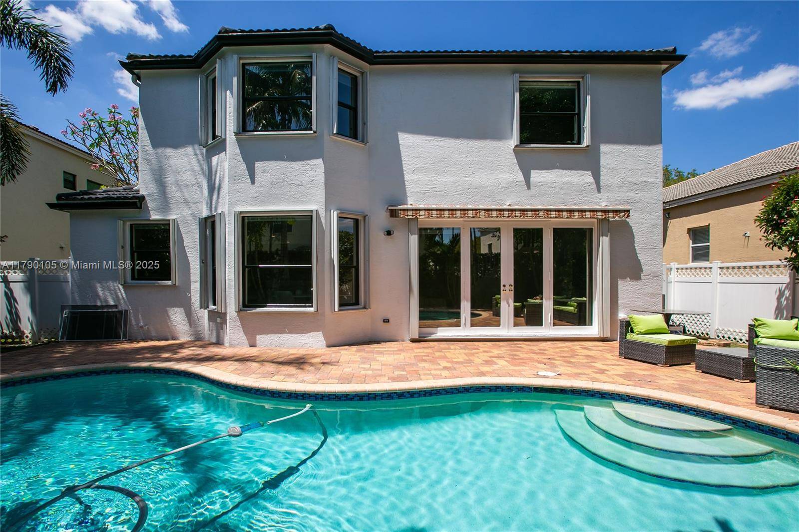 Beautifully maintained, 4 Bedroom, 2.