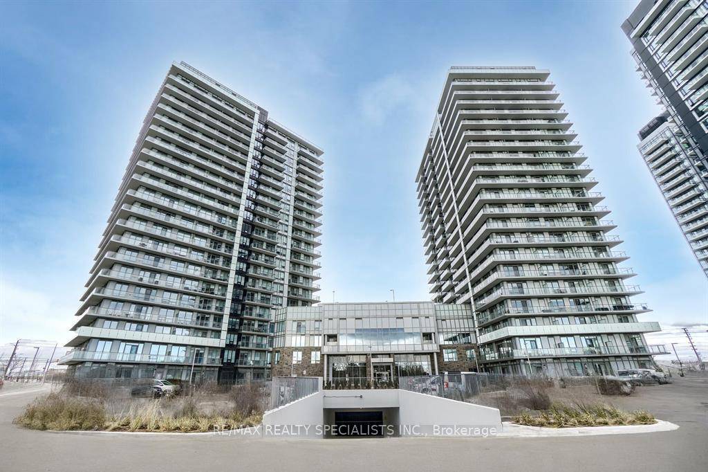 Amazing bright penthouse condo available for Rent, 1 bedroom plus Large Den and 2 full Bathrooms, perfectly situated in one of Mississauga's most desirable locations, Across from Erin Mills Town ...