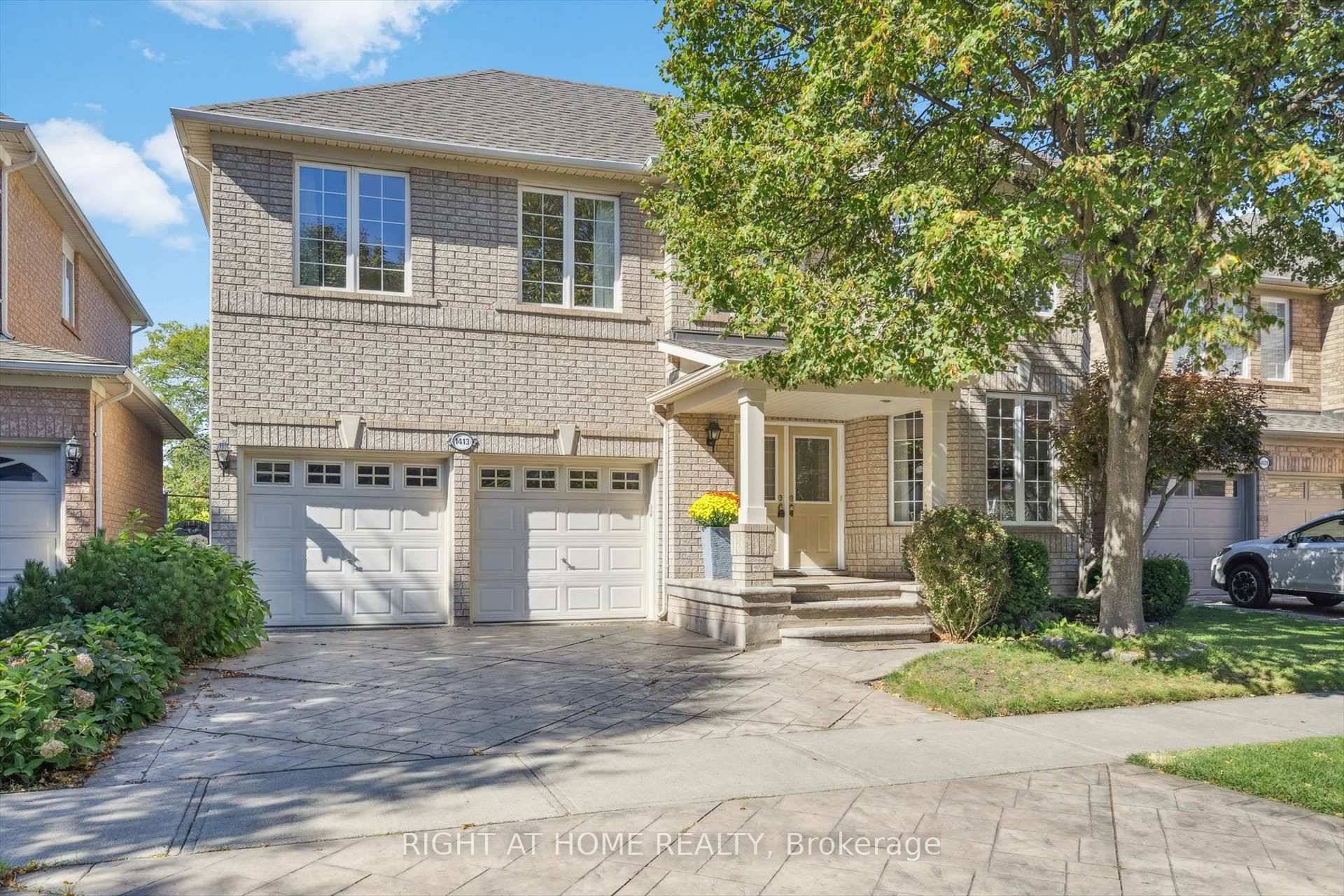 In a vibrant neighbourhood known for its family friendly atmosphere, top schools, and outdoor recreation, this West Oak Trails home stands out for comfort and charm.