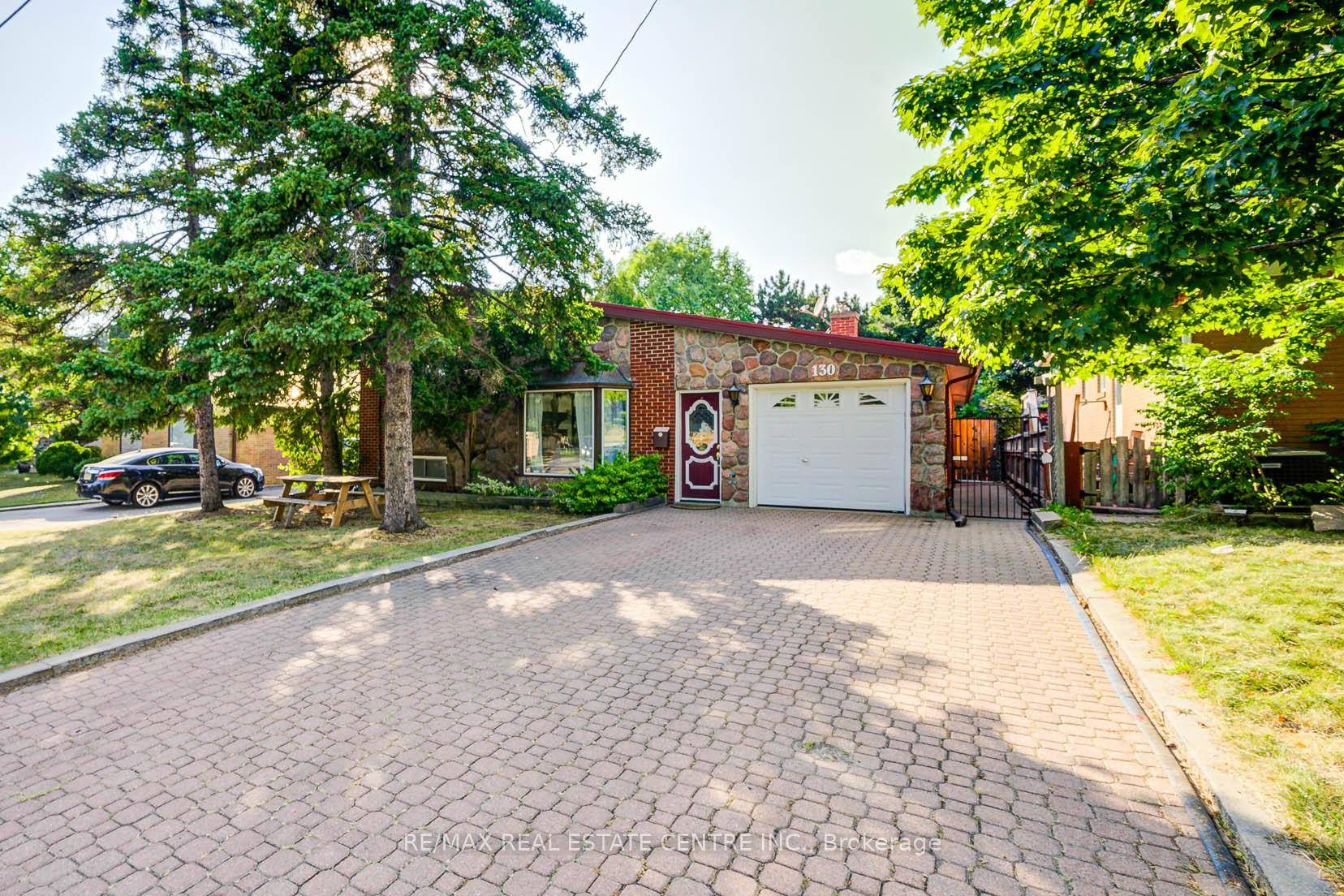 Escape to your private backyard oasis in this beautifully updated 3 bedroom detached home, featuring an in ground swimming pool, pool house change room, large shed and landscaped grounds with ...
