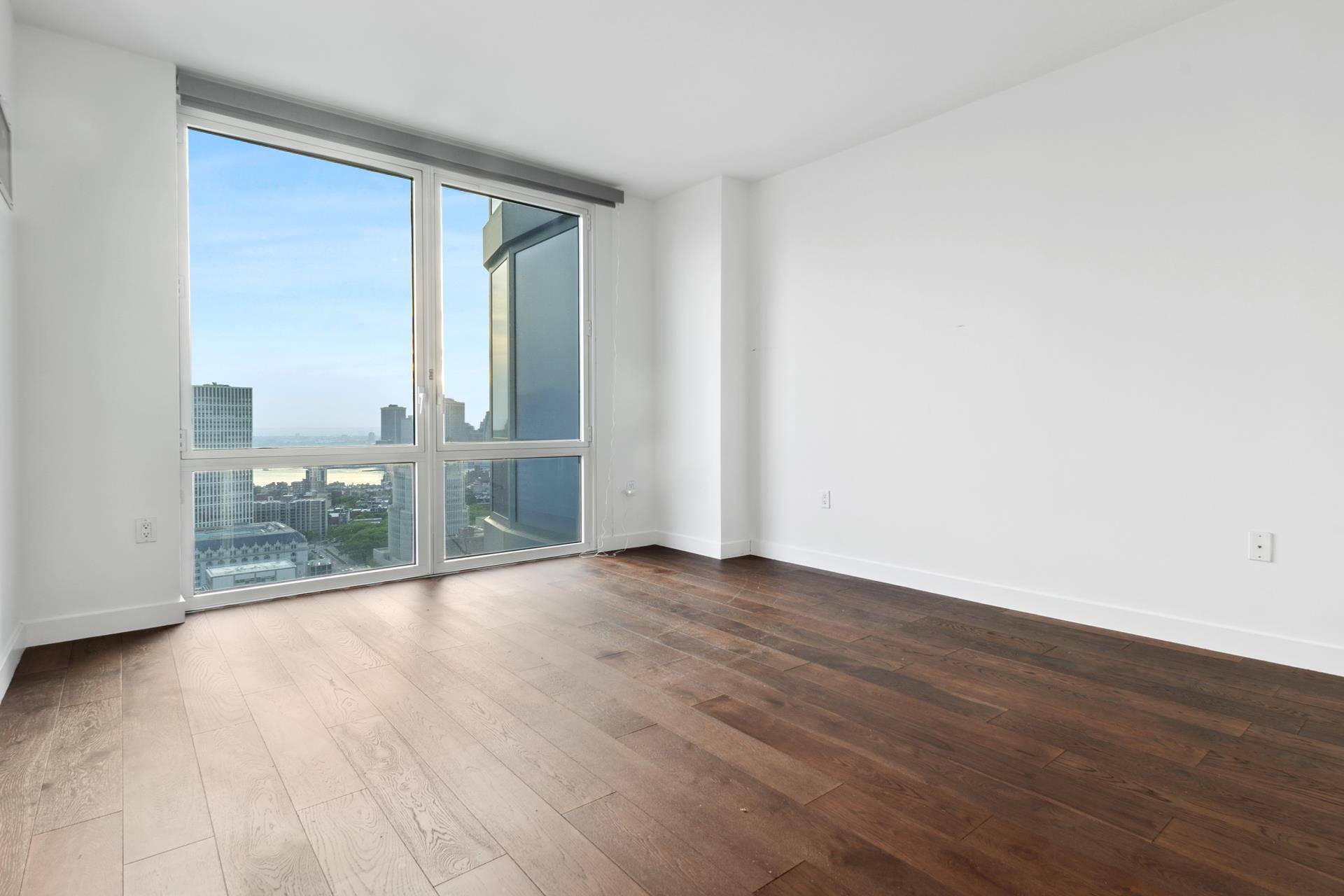 LIVE IN THE HEART OF DOWNTOWN BROOKLYN !