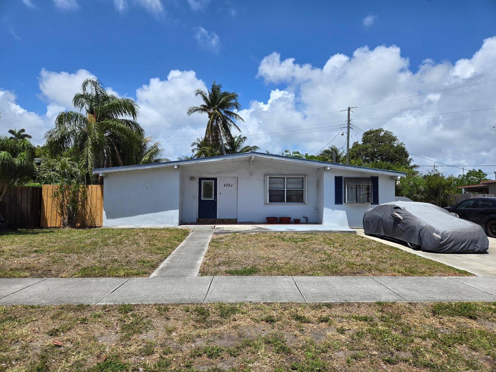 Investor Special Less than 5 min to the beach !