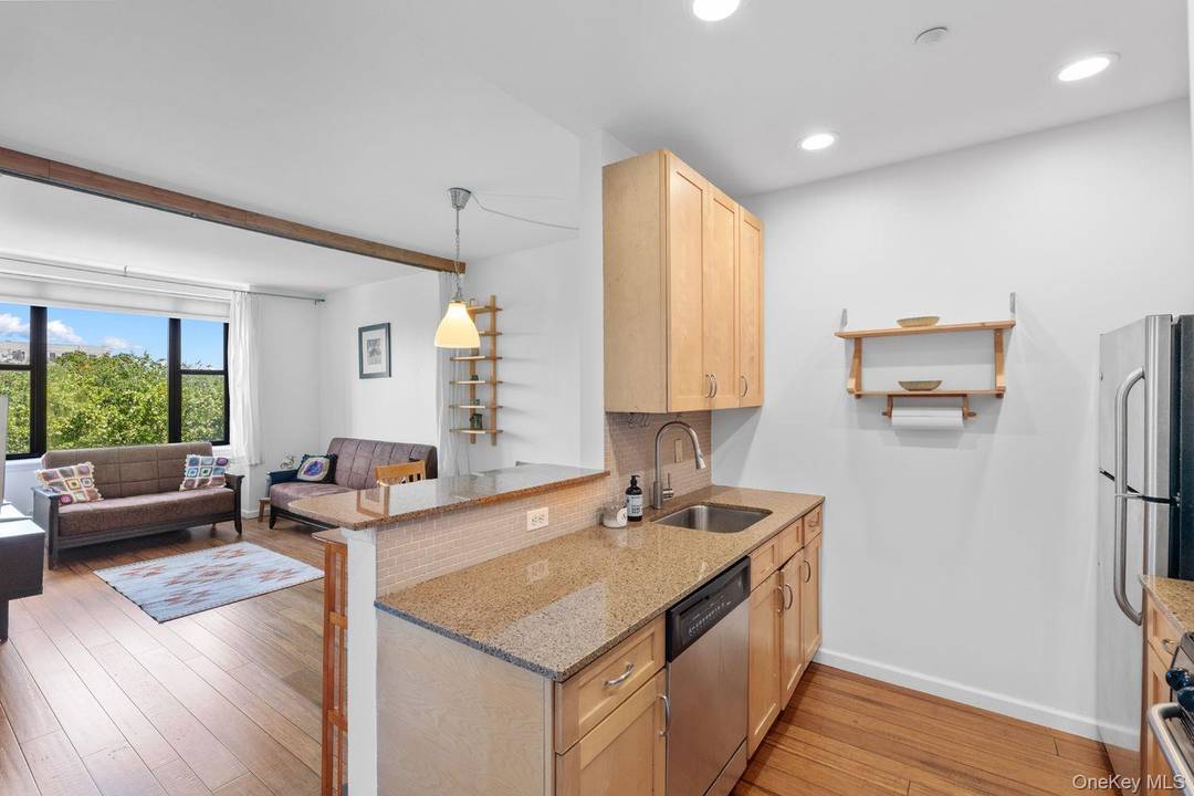 Active 421 A tax abatement in the building !