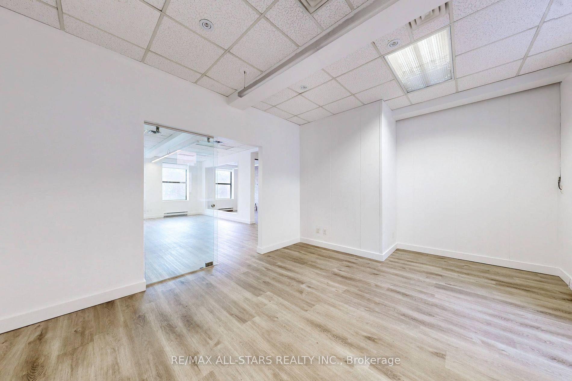 Modern Corner Office Suite in Prime Downtown Location66 Gerrard Street East, Suite 202 Approx.