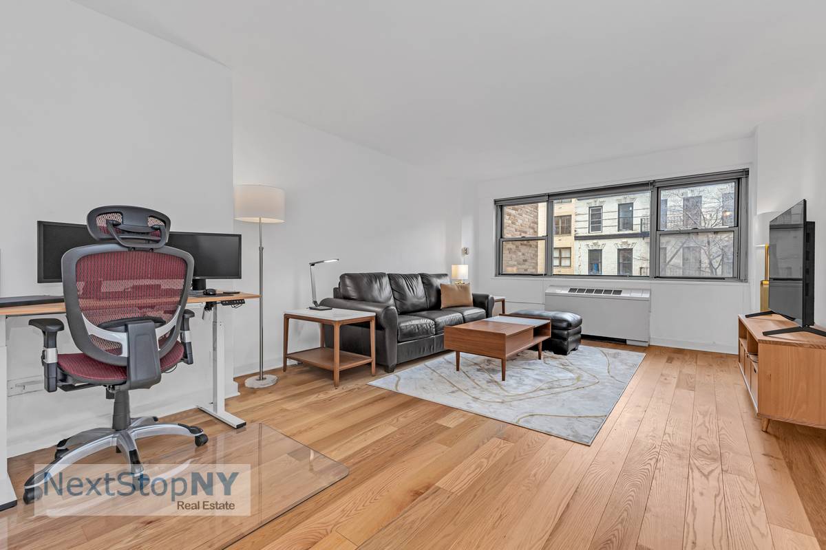 This spacious condominium is ideally located in the heart of Midtown East.