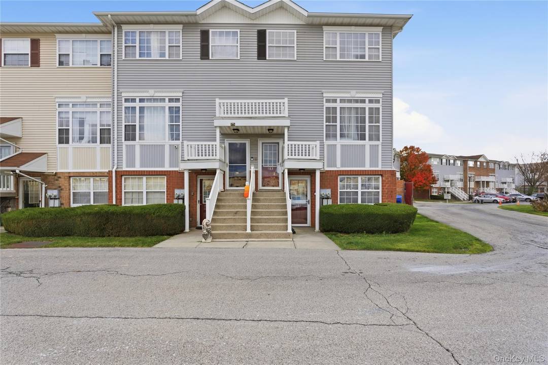 A massive 3 bed, 2 bath townhouse condo at Harbor Pointe in Clason Point.