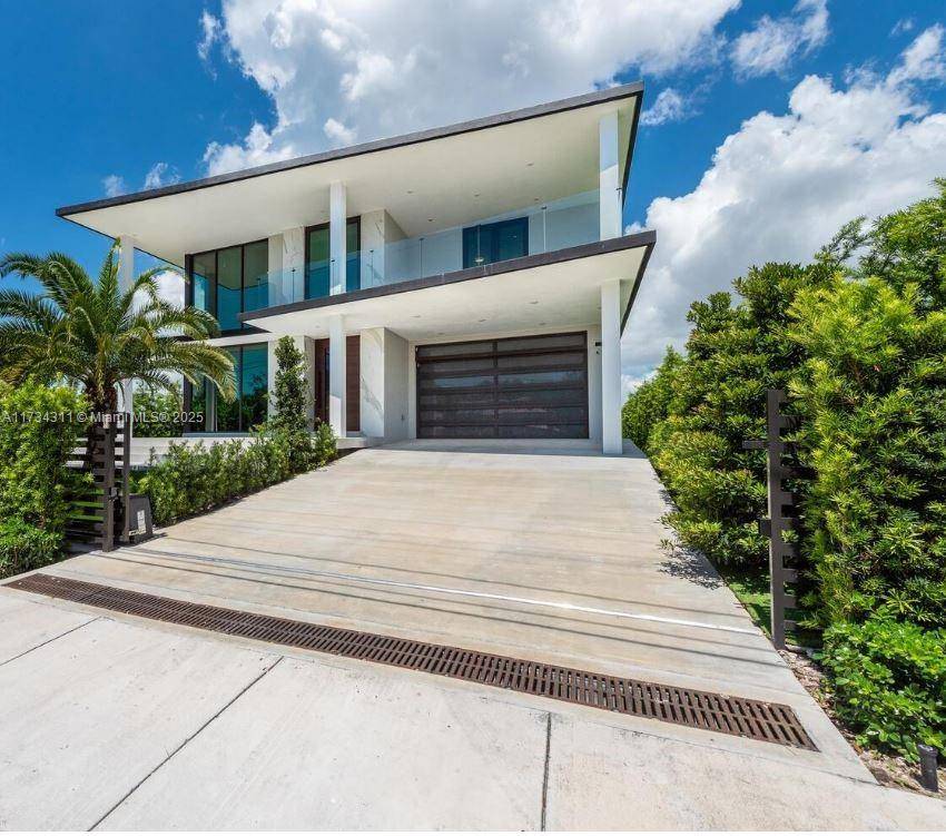This luxury waterfront home, built in 2022, offers stunning sunsets and views of Miami s skyline over Biscayne Bay.