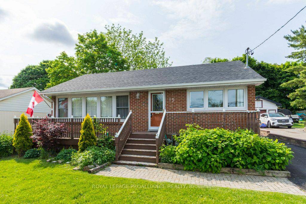Welcome to 19 Craig Street a well maintained all brick bungalow located in a good, established neighbourhood.