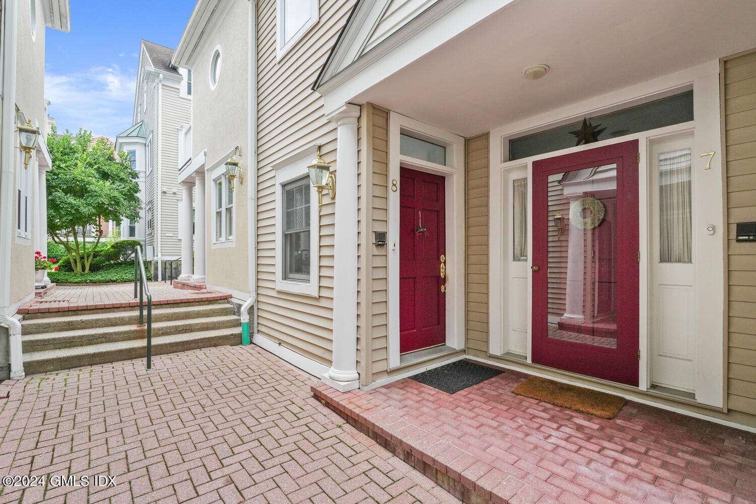 Fabulous spacious unit,. 3 bedrooms 2 1 2 bath.
