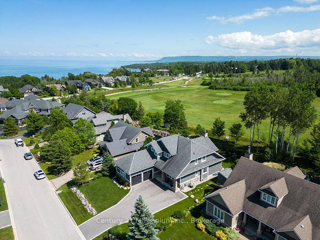BEAUTIFUL LIVING AT LORA BAY !