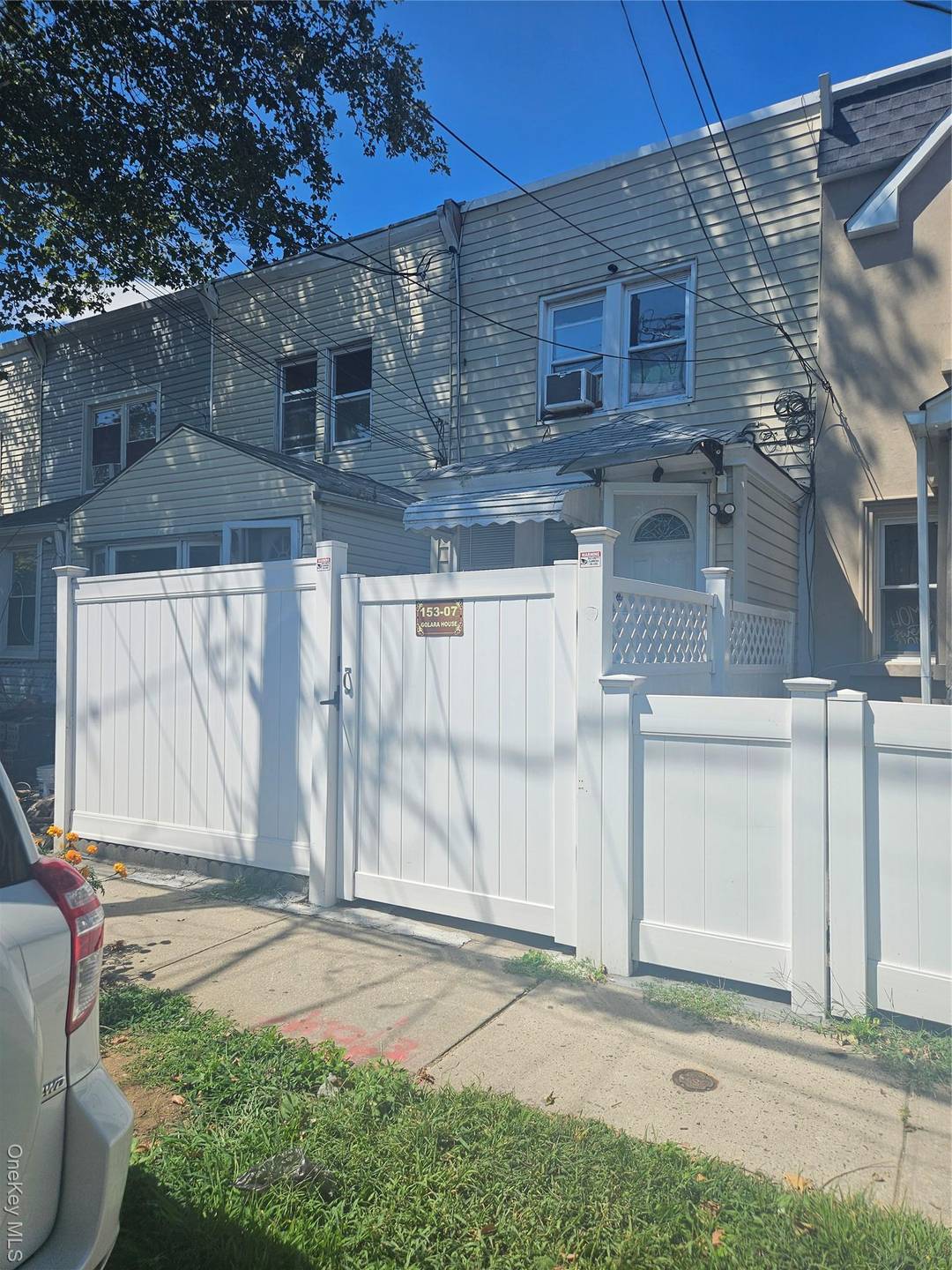 Beautiful Attached One Family Home in Jamaica.