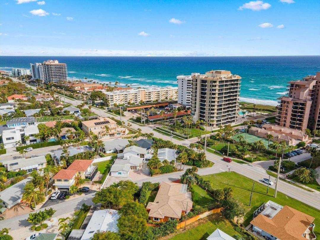 One of the last vacant lots in Juno Beach.