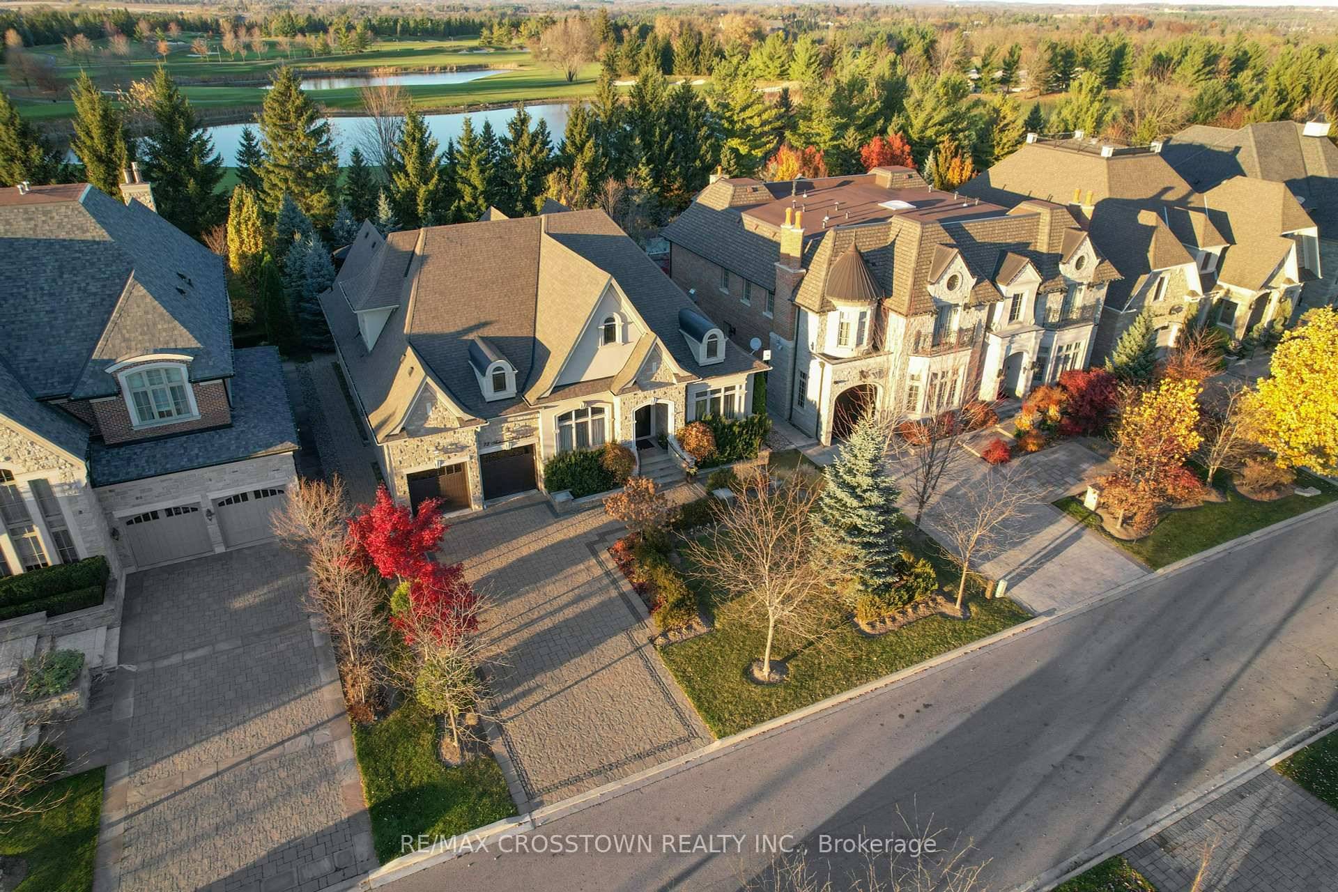 Welcome to this exceptional luxury bungaloft, a masterpiece of custom design nestled in an exclusive, quiet court setting that offers both privacy and prestige.