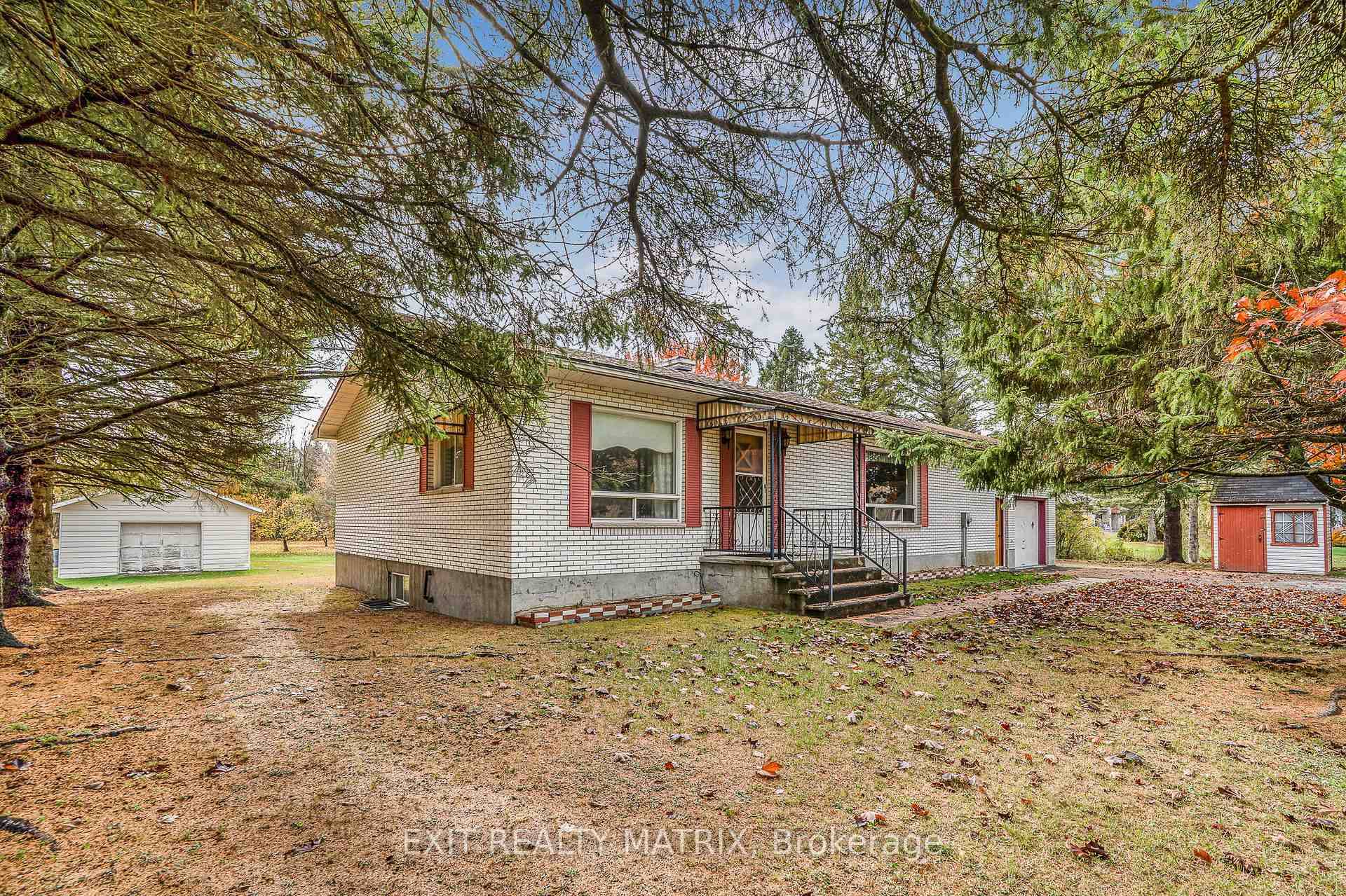 Country living at the edge of town !