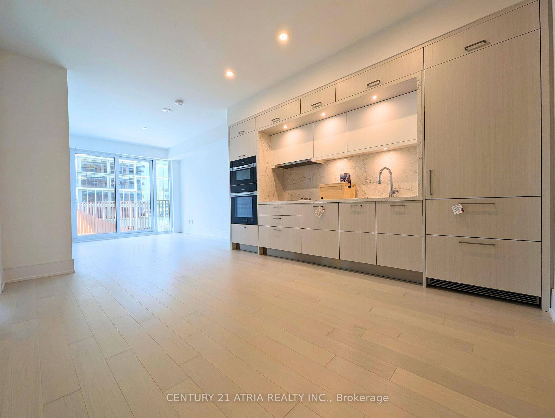 PARKING amp ; LOCKER INCLUDED Welcome To The Epitome Of Luxury Condo Living !