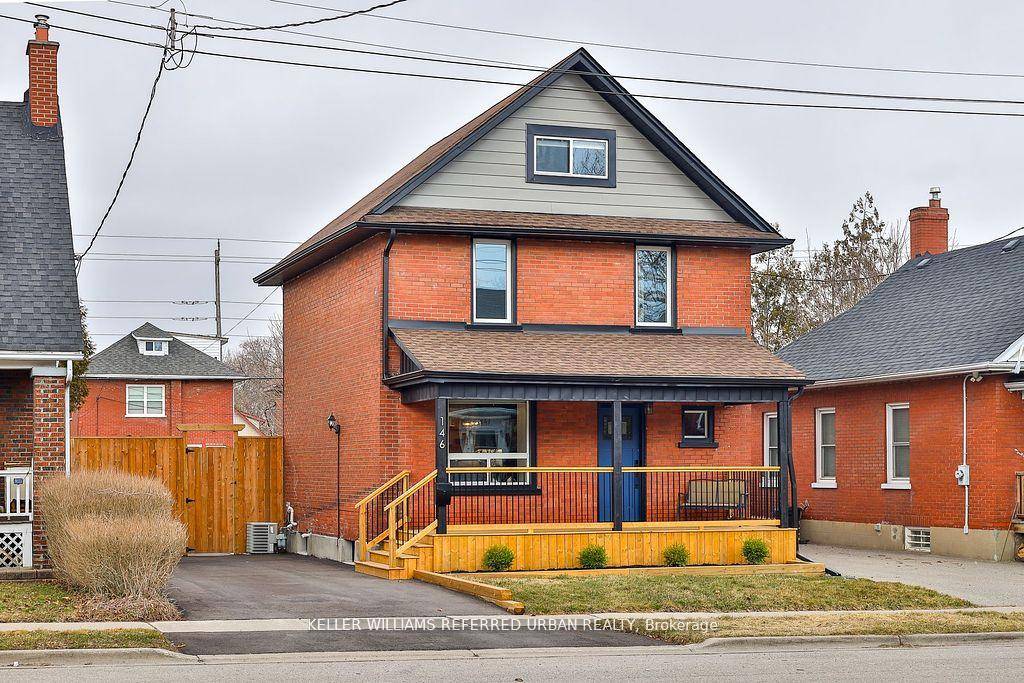 WOW ! This Gorgeous 2. 5 Story Family Home In The Heart Of Oshawa Is Ready For You And Your Family !