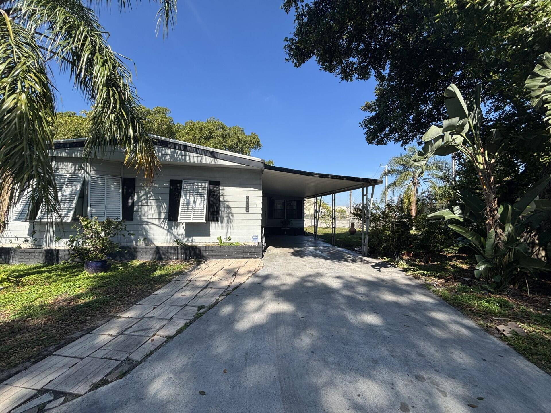 PRICE REDUCED ! ! ! DON'T MISS THE OPPORTUNITY TO LIVE IN A MANUFACTURED HOME THAT IS COMPLETELY RENOVATED TO INCLUDE NEW FLOORS, ALL SHEETROCK WALLS, BATH'S, KITCHEN WITH GRANITE ...