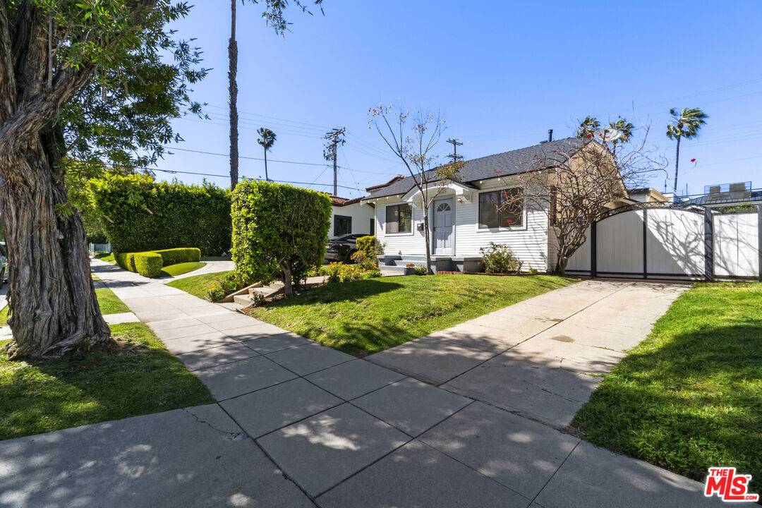 8643  CLIFTON WAY 3BR Beverly Grove La