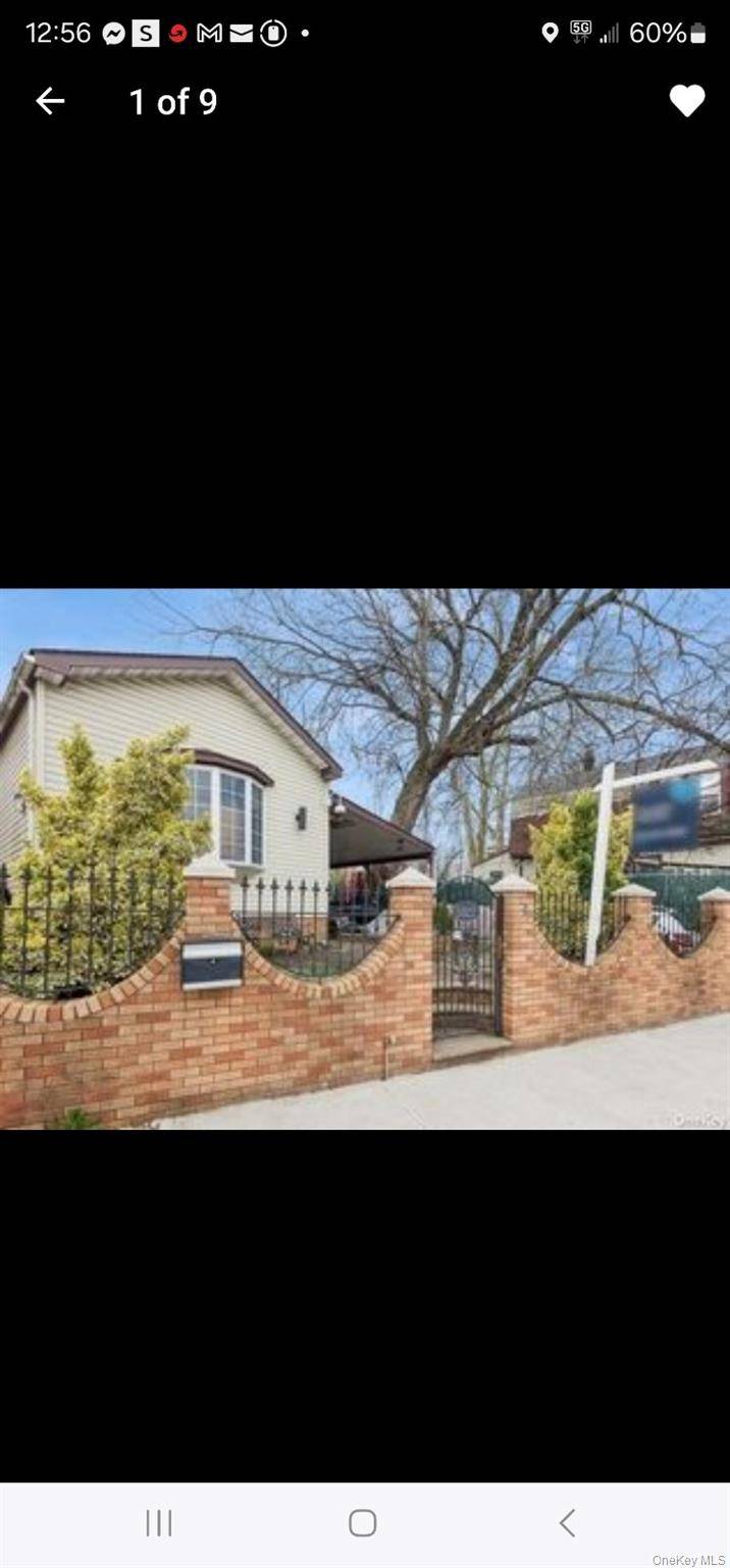 Detached home in mint condition on very Large Property.