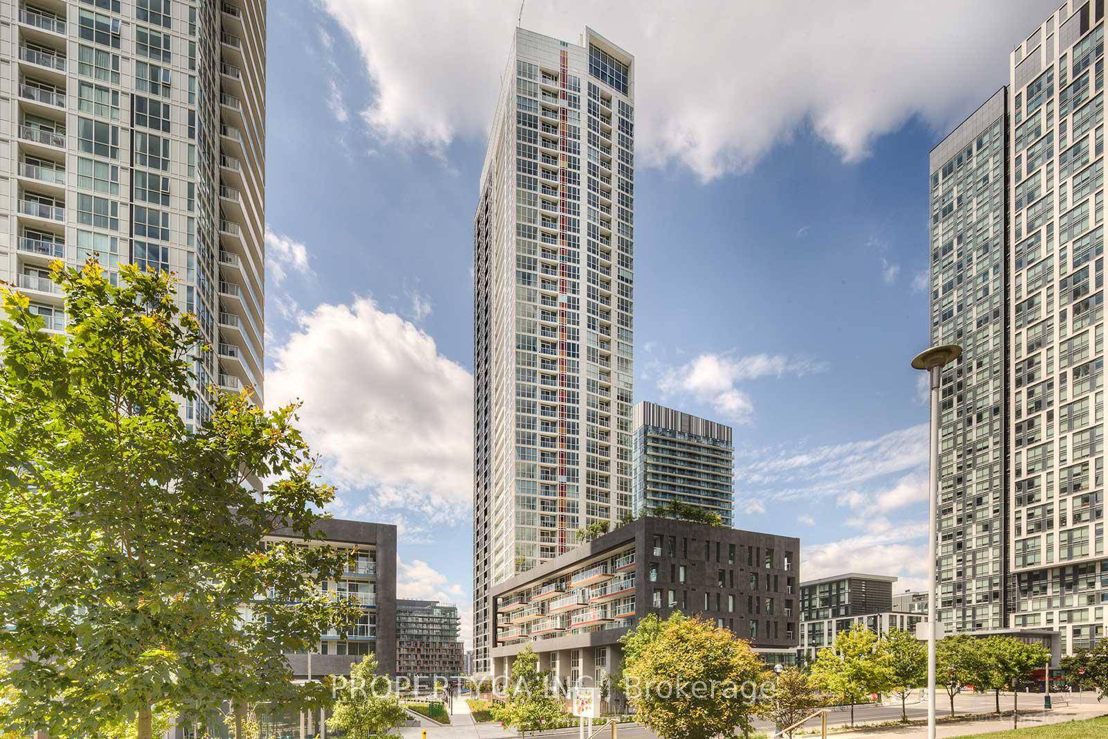 Rarely Offered Huge 3 1 3 Bath Townhouse In The Fantastic Spectra Building.
