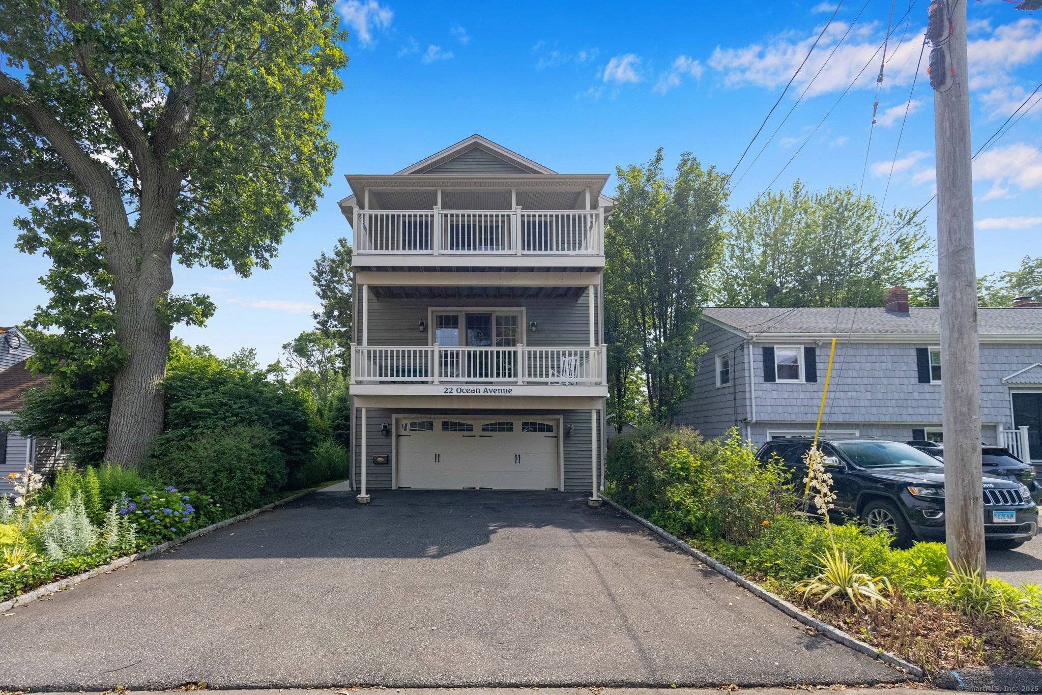 WILDEMERE BEACH LIVING ! Live the beach lifestyle with all the comforts of year round living just four houses from the sand and steps to everything vibrant Milford has to ...