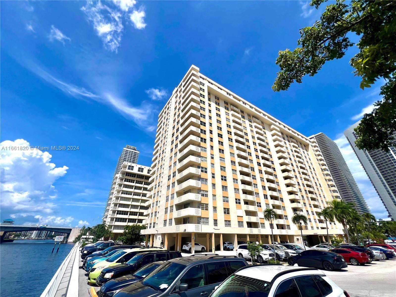 Upgraded 2 2 Condo. Split floor plan.