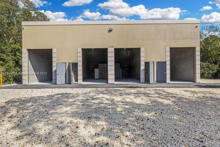UNHEARD OF WAREHOUSE SPACE AVAILABLE FOR LEASE IN KEY LARGO, A brand new building, 2500 sq.