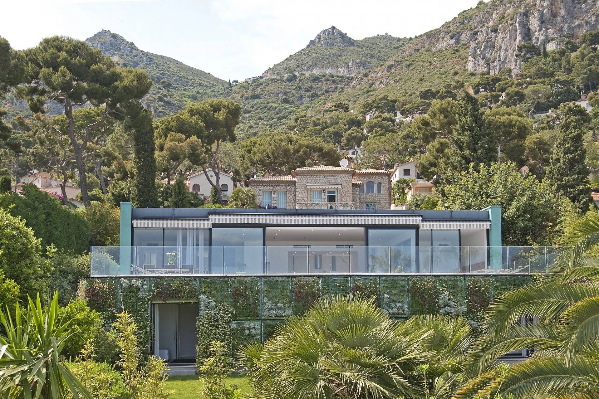 Superb contemporary villa with panoramic sea view in Eze