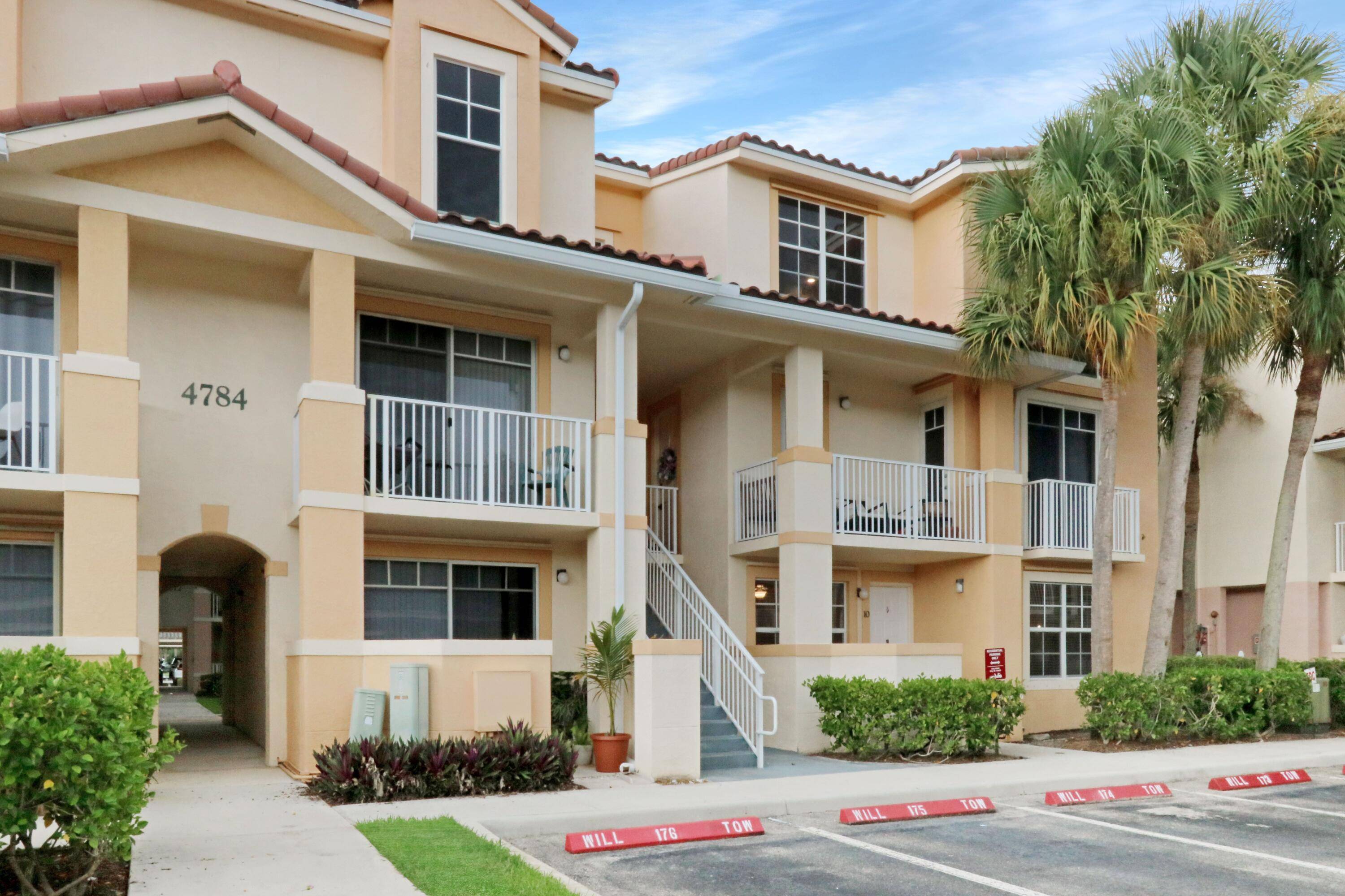 Lovely 2BR 2BA condo in the highly desirable Village at Abacoa.