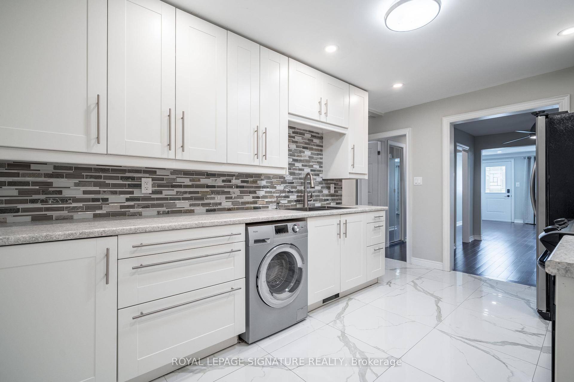 Welcome to 96 Charlotte Street in Hamilton's desirable Rosedale community !
