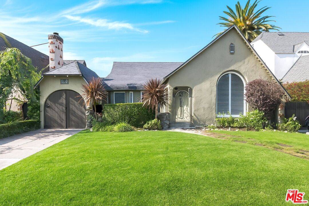 1211 S Genesee Ave 3BR La