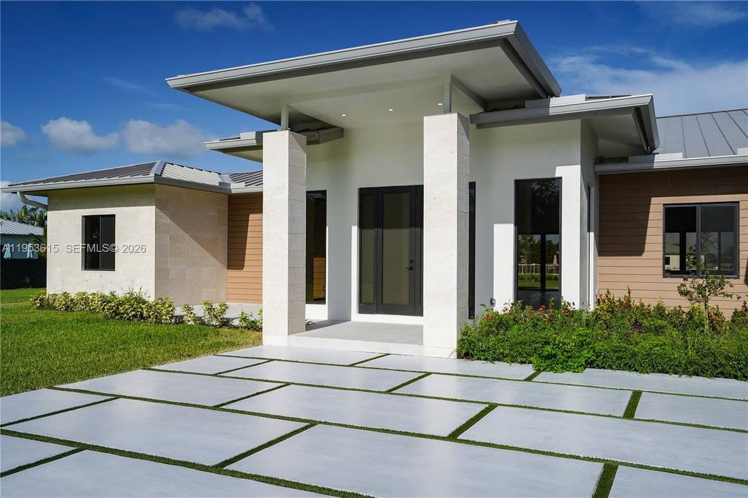 Luxury New Construction Home in Homestead on a Large Lot.