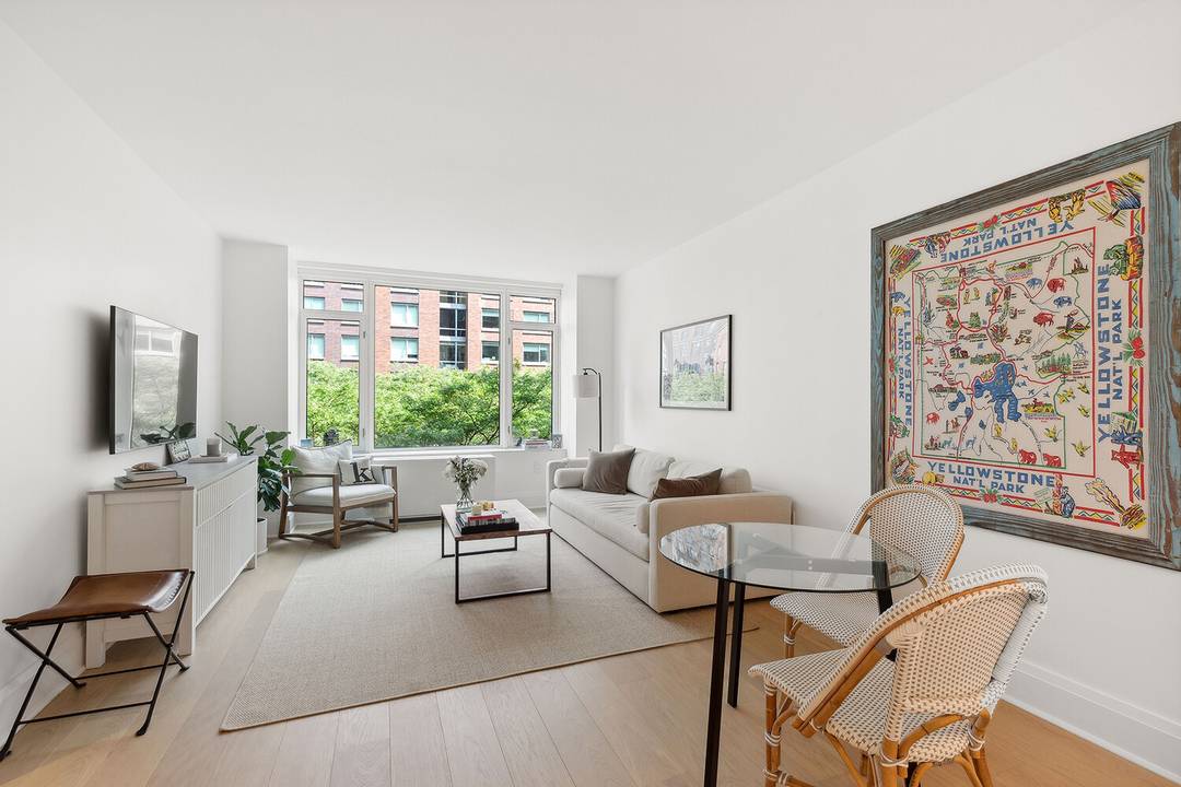 Live in this stunning new 1 bedroom Condop in the heart of North Battery Park.