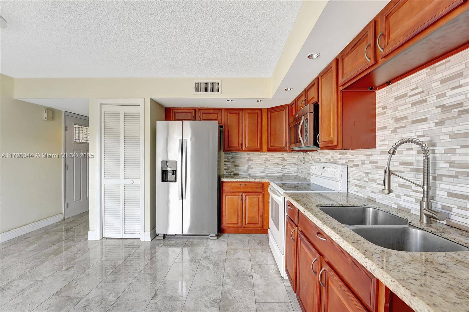 JUST REDUCED ! ! SELLER MOTIVATED !