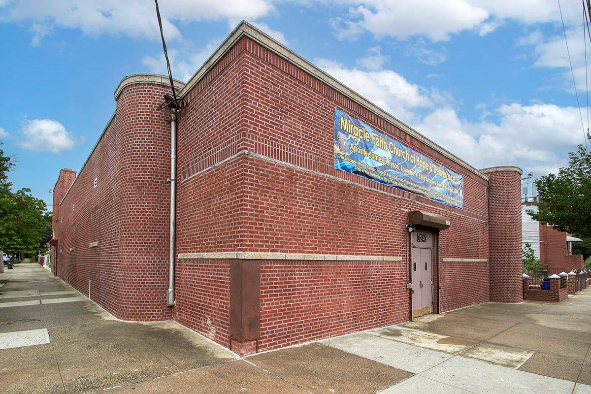 Welcome to 3243 Ampere Avenue a fully renovated and move in ready property nestled in the highly desirable Country Club neighborhood of the Bronx !