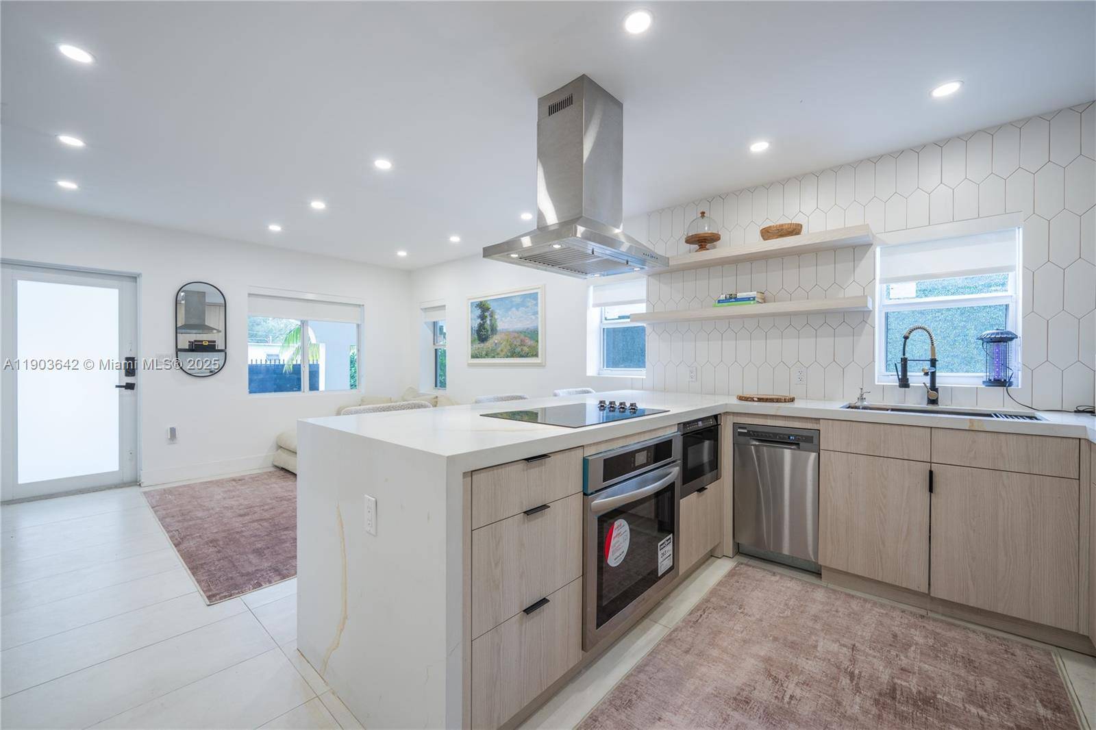 Miami s prime location. Design District, Midtown, and Wynwood, Edgewater, offers convenient access to Downtown, Miami Beach, and the airport.