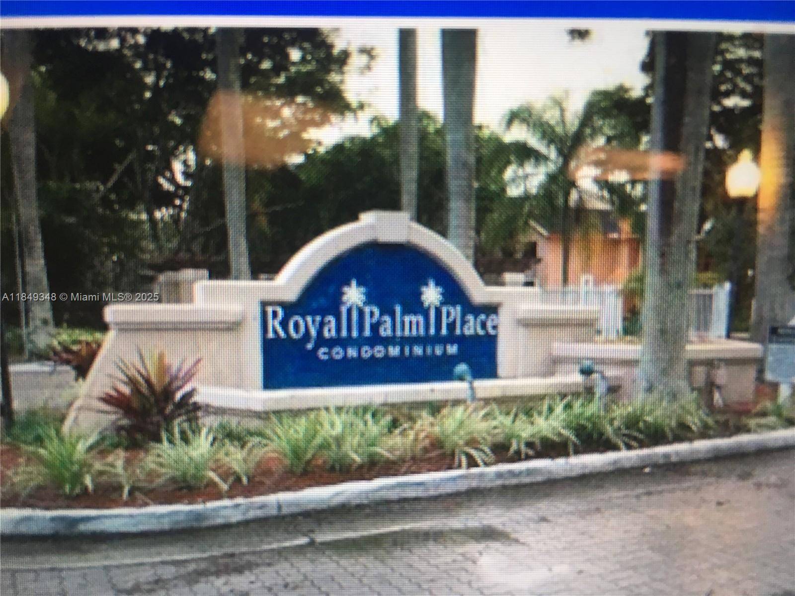 For Sale ! Bright and spacious 2 level condo in excellent condition, located in the quiet, gated community of Royal Palm Place at The Hammocks.