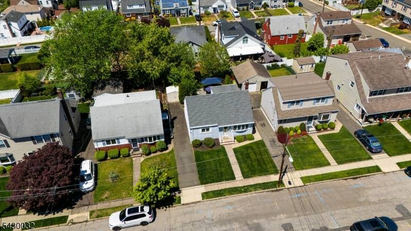 Beautifully maintained 3 bedroom, 1.