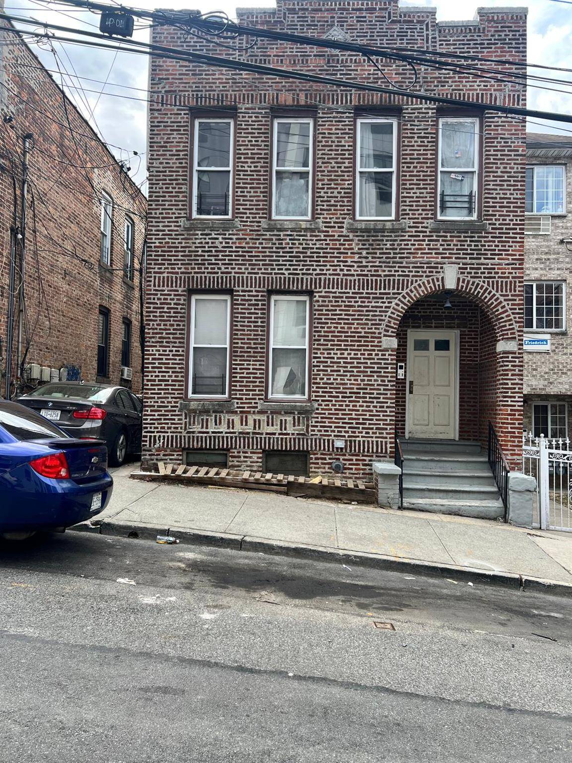 Prime Investment Property with Development Potential in Williamsbridge Four Family Residential with C3 R6 Zoning and Air Rights Presenting an exceptional investment opportunity in the desirable Williamsbridge section of the ...