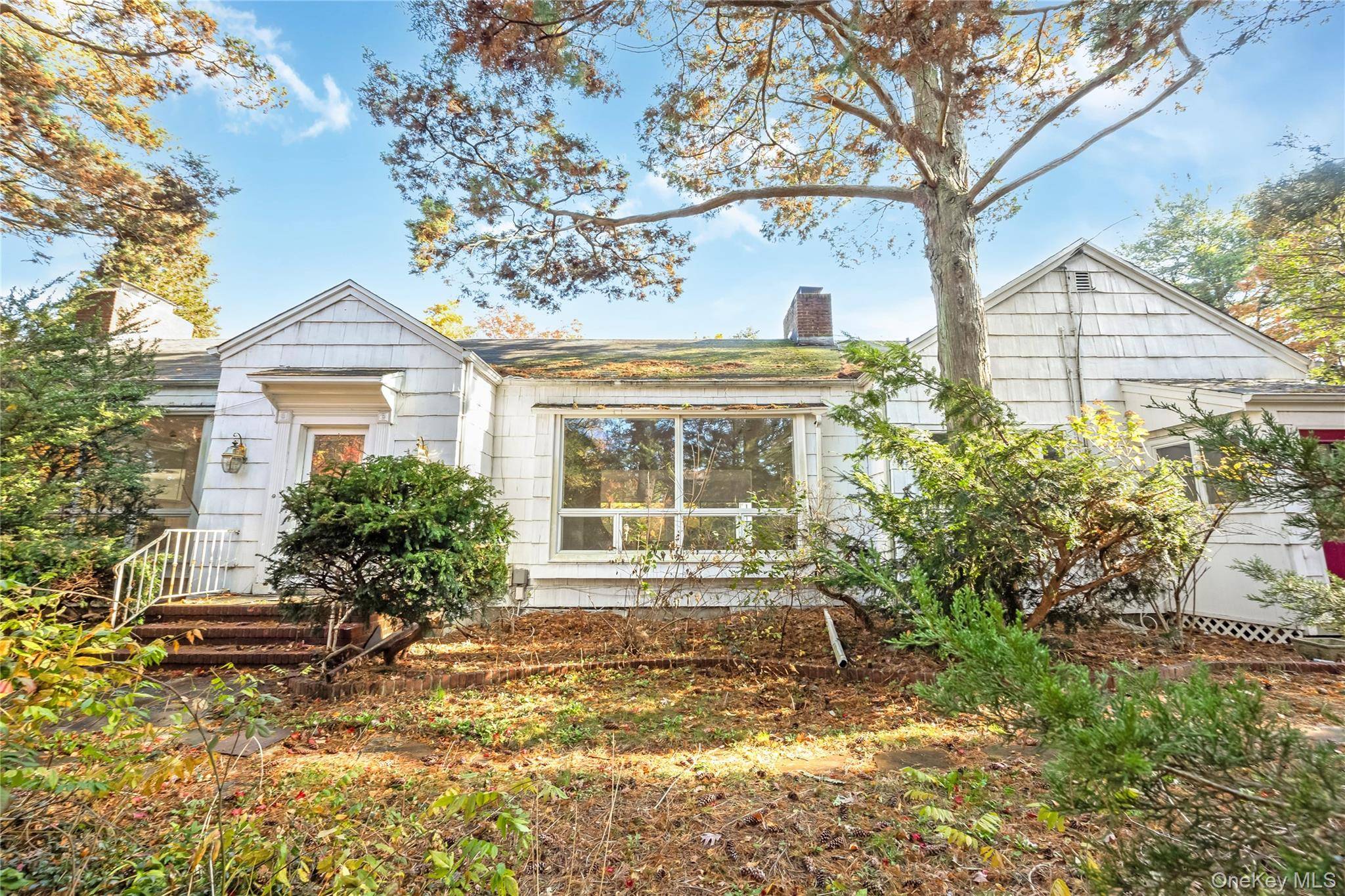 Spacious Ranch offering 10 rooms, including 4 bedrooms and 4.