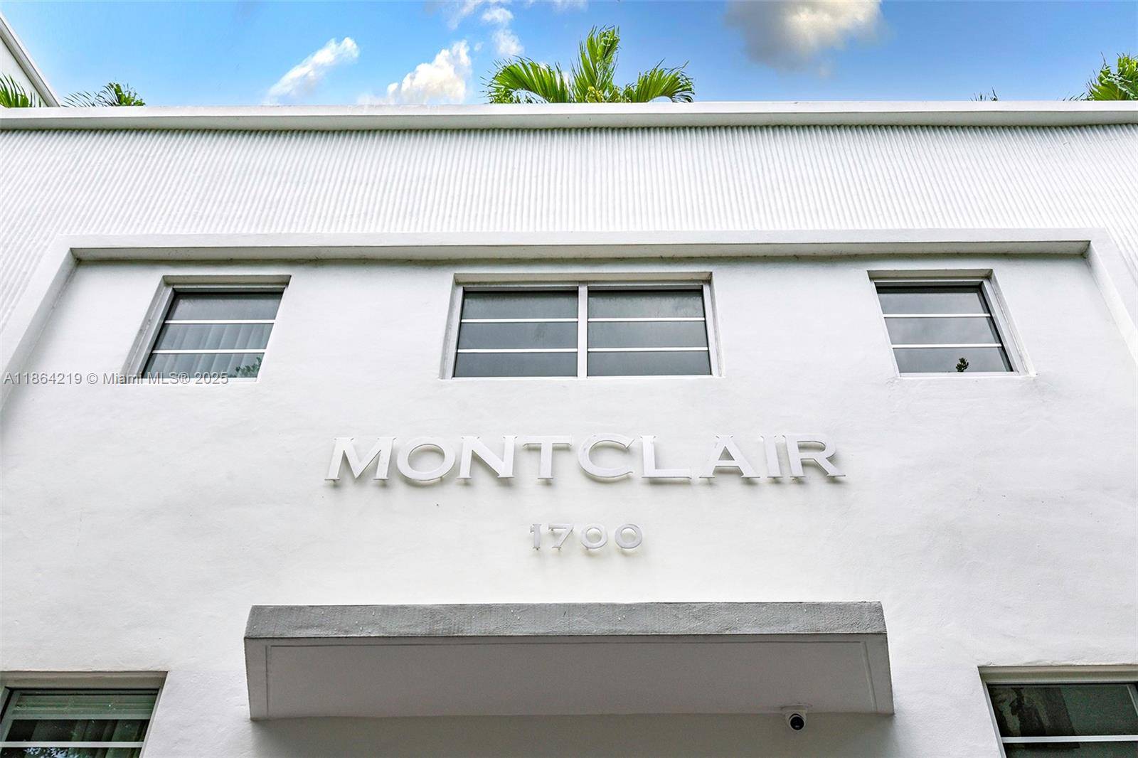 Live in the heart of South Beach 2BD 2BA unit is located in The Montclair a 5 story, boutique condo building designed by world renowned architect Chad Oppenheim.