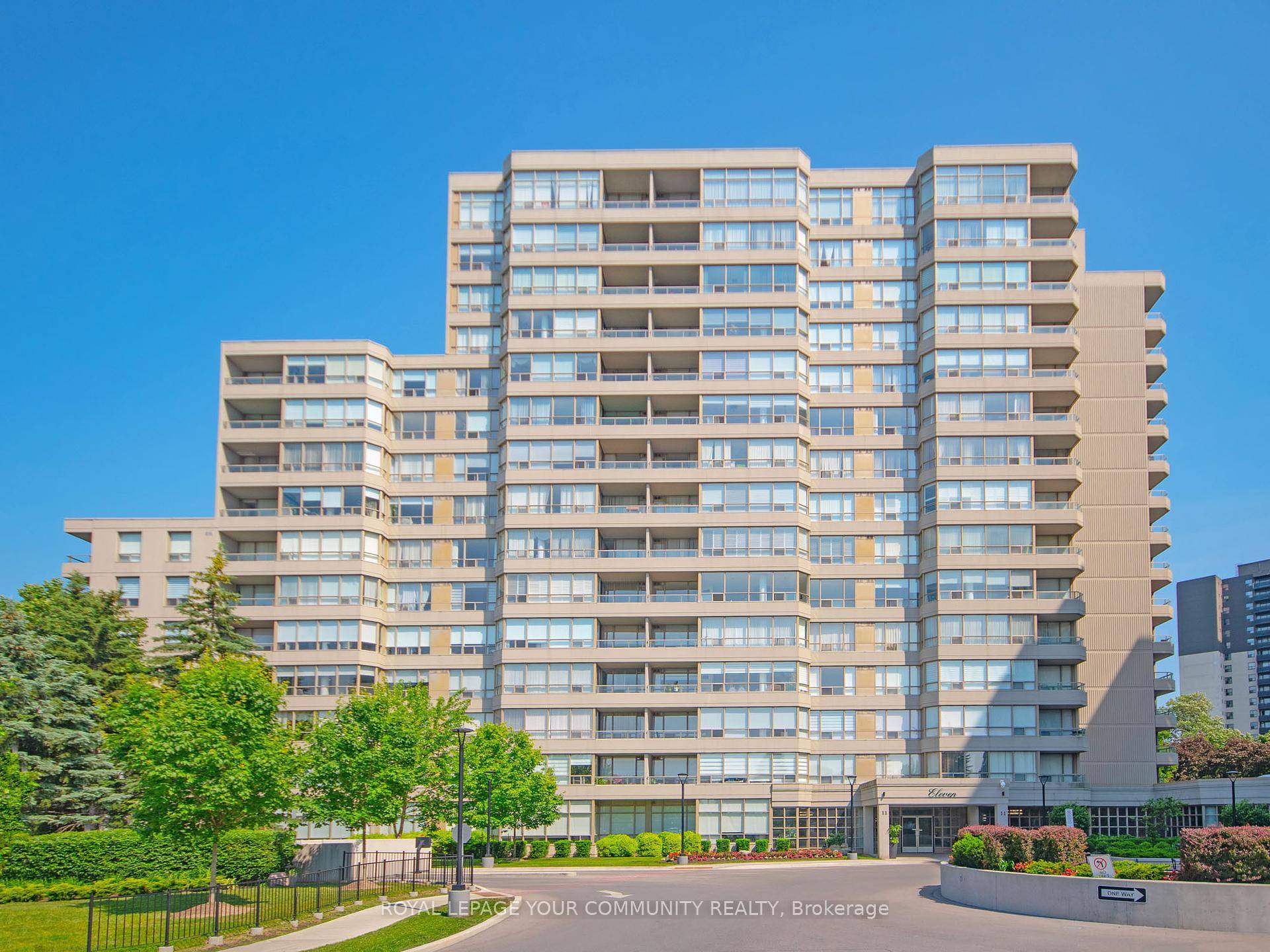 Fully Upgraded, Feature Laden, And Luxuriously Appointed 2 Bedroom In Coveted Thornhill Location !