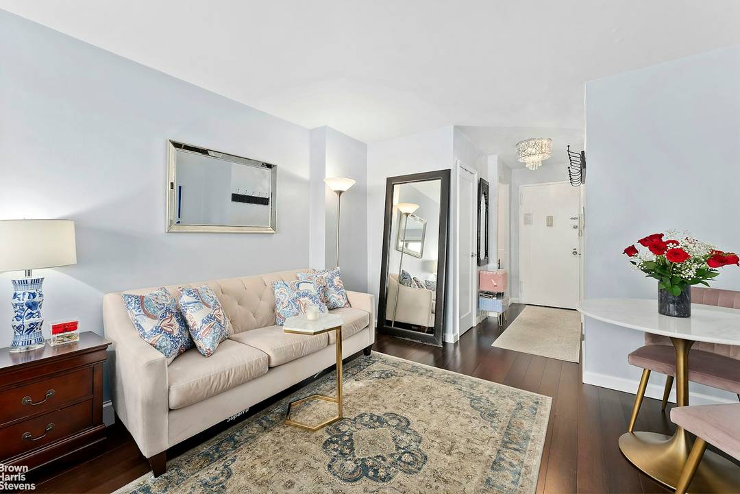 Welcome to your own private sanctuary in the heart of downtown Manhattan.